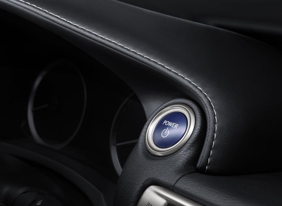  Lexus IS300h 2013 года  (фото 10 из 26)